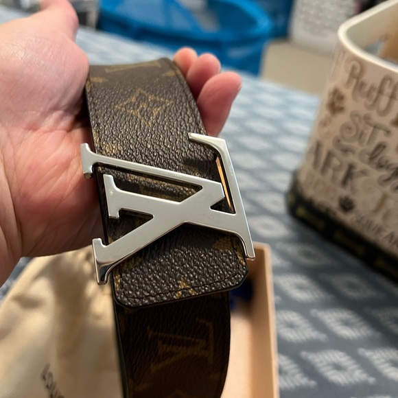 Louis Vuitton mens belt - Picture 4 of 5